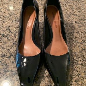 Ladies black pumps